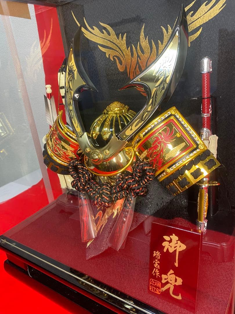 五月人形　兜飾り　パノラマガラスケース入