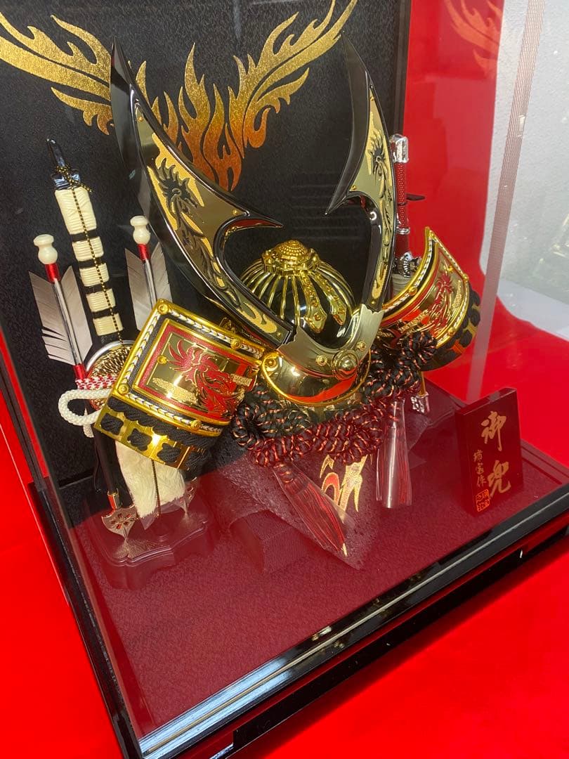 五月人形　兜飾り　パノラマガラスケース入