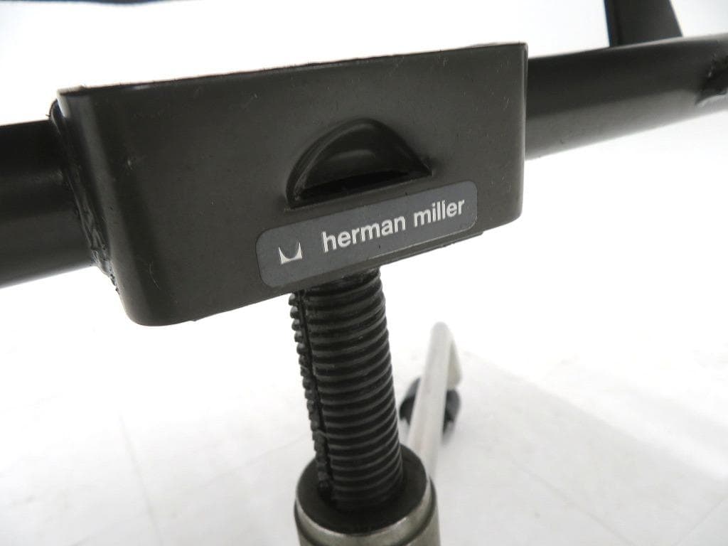 ハーマンミラー　ビンテージ　4本脚　イームズ　ソフトパッド　総本革　レザー