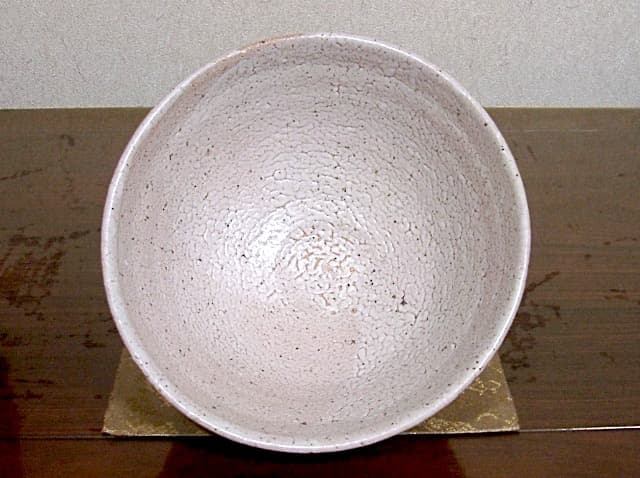 京焼・清水焼　ピーター・ハーモン（巖）作　黒豆　灰釉　梅花茶碗　無傷　共箱　保証