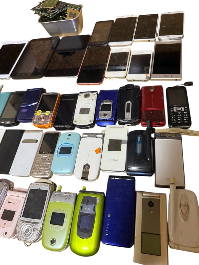 む*！様 金抽出　都市鉱山　ガラケー34台　スマホ・タブレット11台　基盤類等