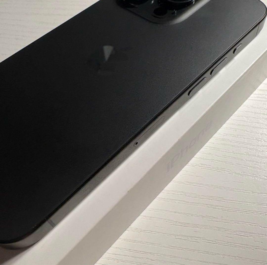 なな iPhone15 Pro 128GB ブラックチタニウム