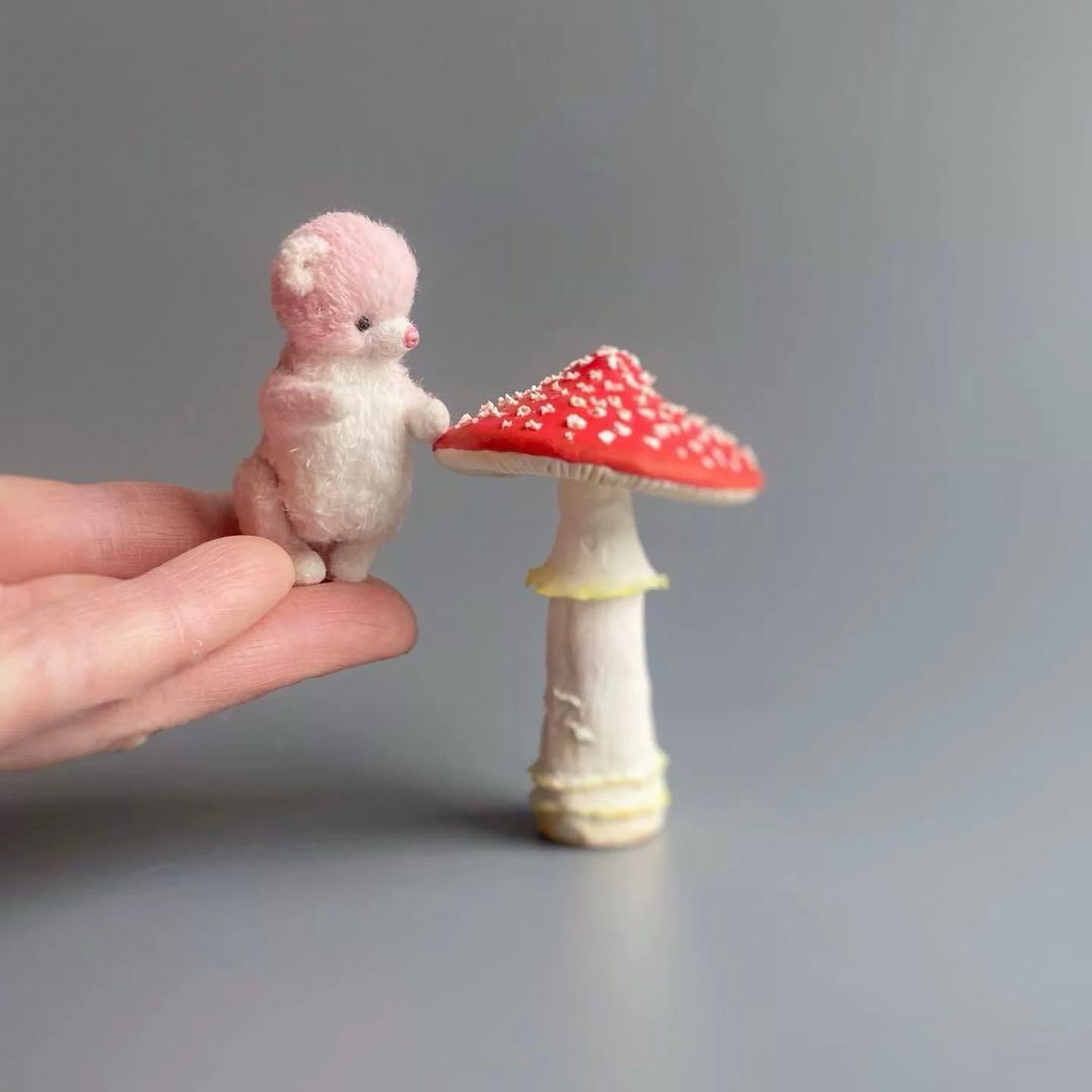 白い靴下のピンクちゃん ミニチュア アーティストベア 海外作家様 ハンドメイド