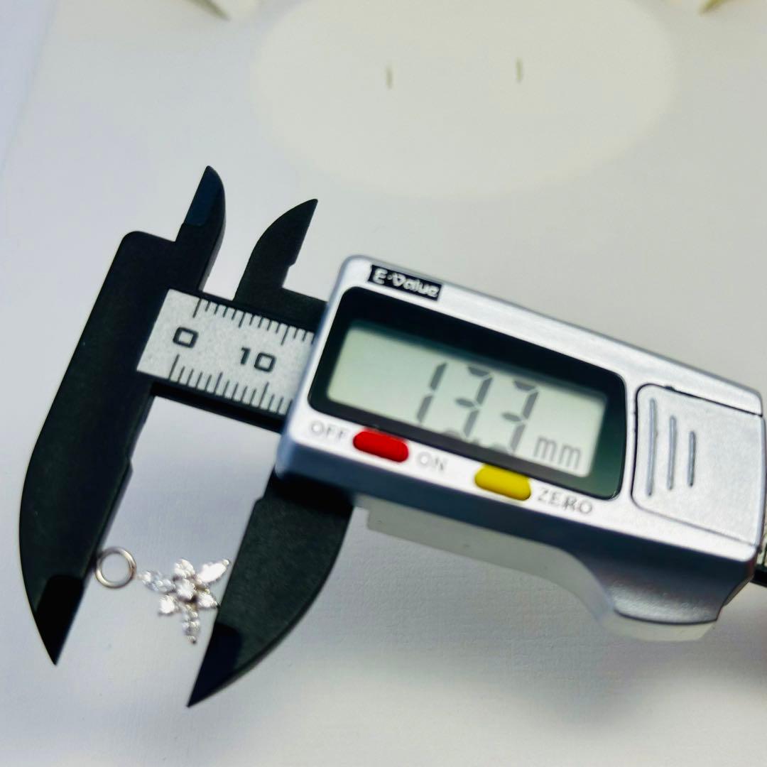 pt．ダイヤモンド，チャームピアス、(新品未使用)N o.574.