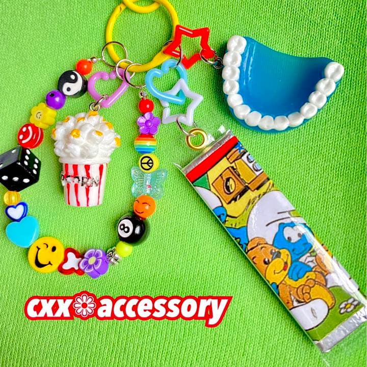 【k-4】キーリング キーホルダー❁ニコちゃん カラフル 8ボール 派手 原宿
