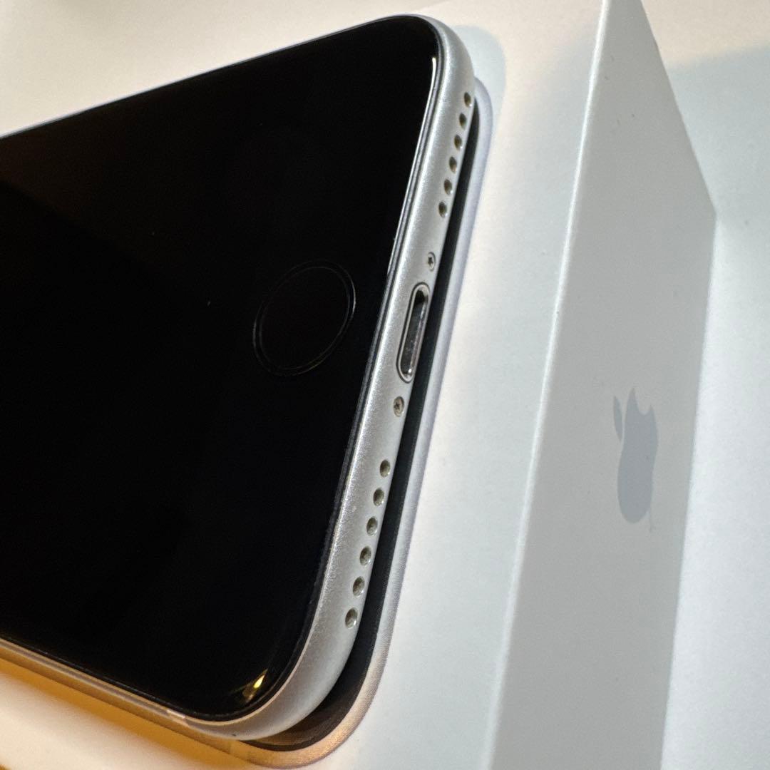 iPhone SE（第2世代）64GB ブラック SIMフリー バッテリー72%