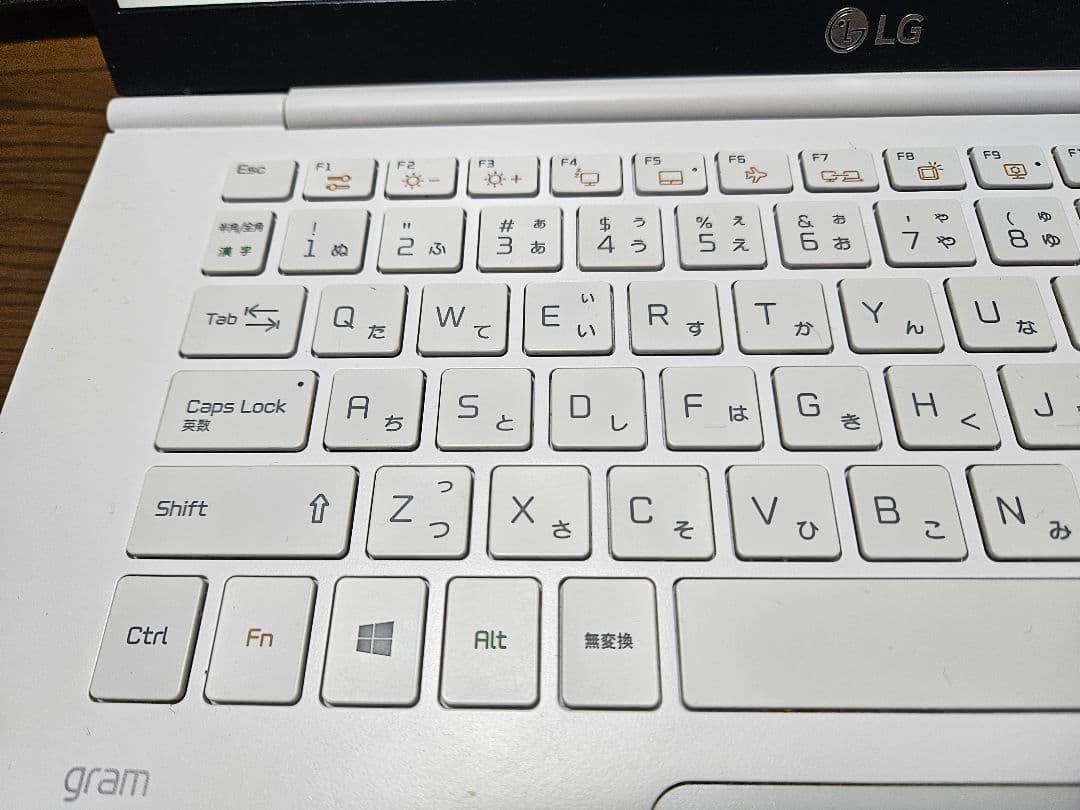 LG gram 14Z980-GA55J メモリー:16GB 重量:約995g