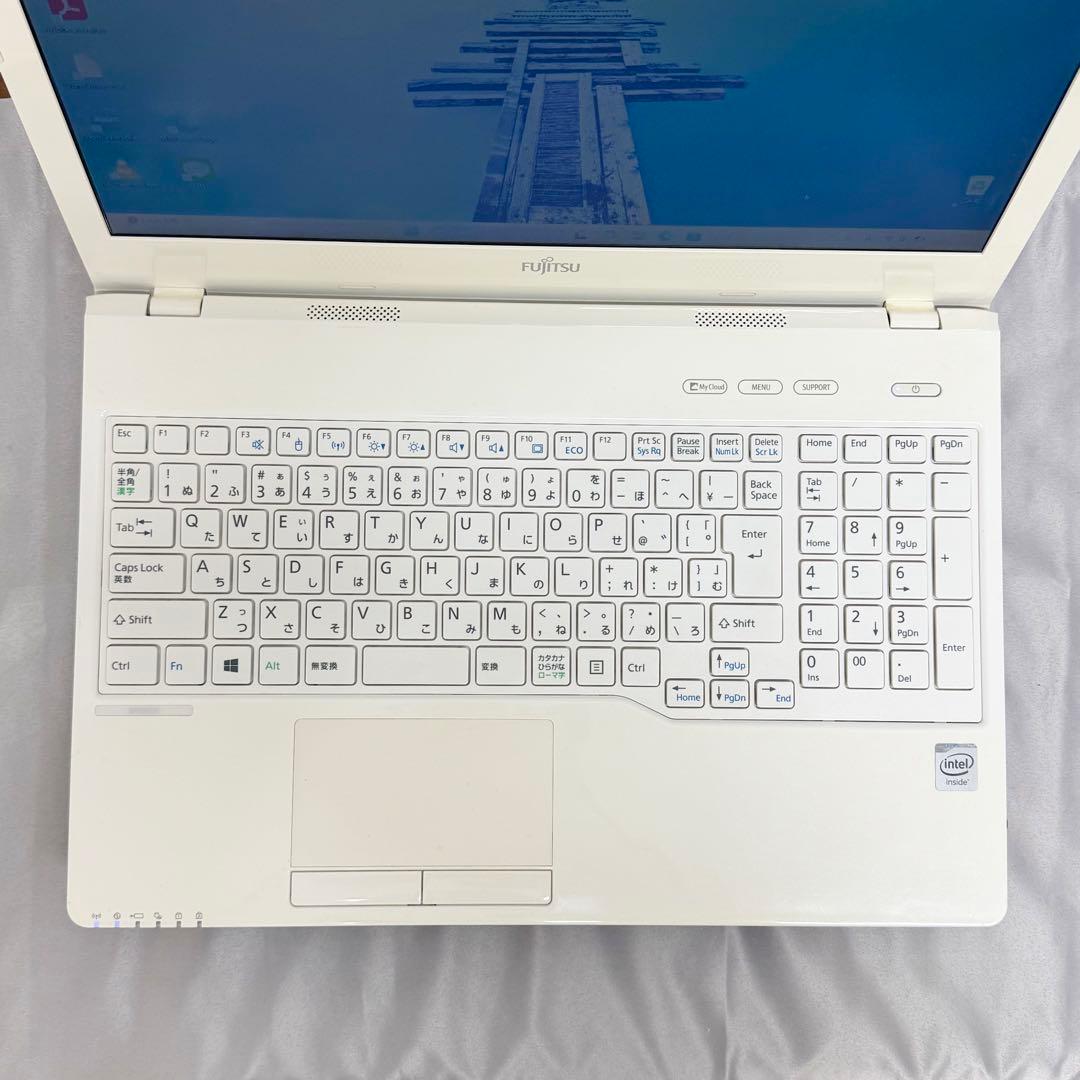 富士通 LIFEBOOK 15.6インチ ホワイトノートPC