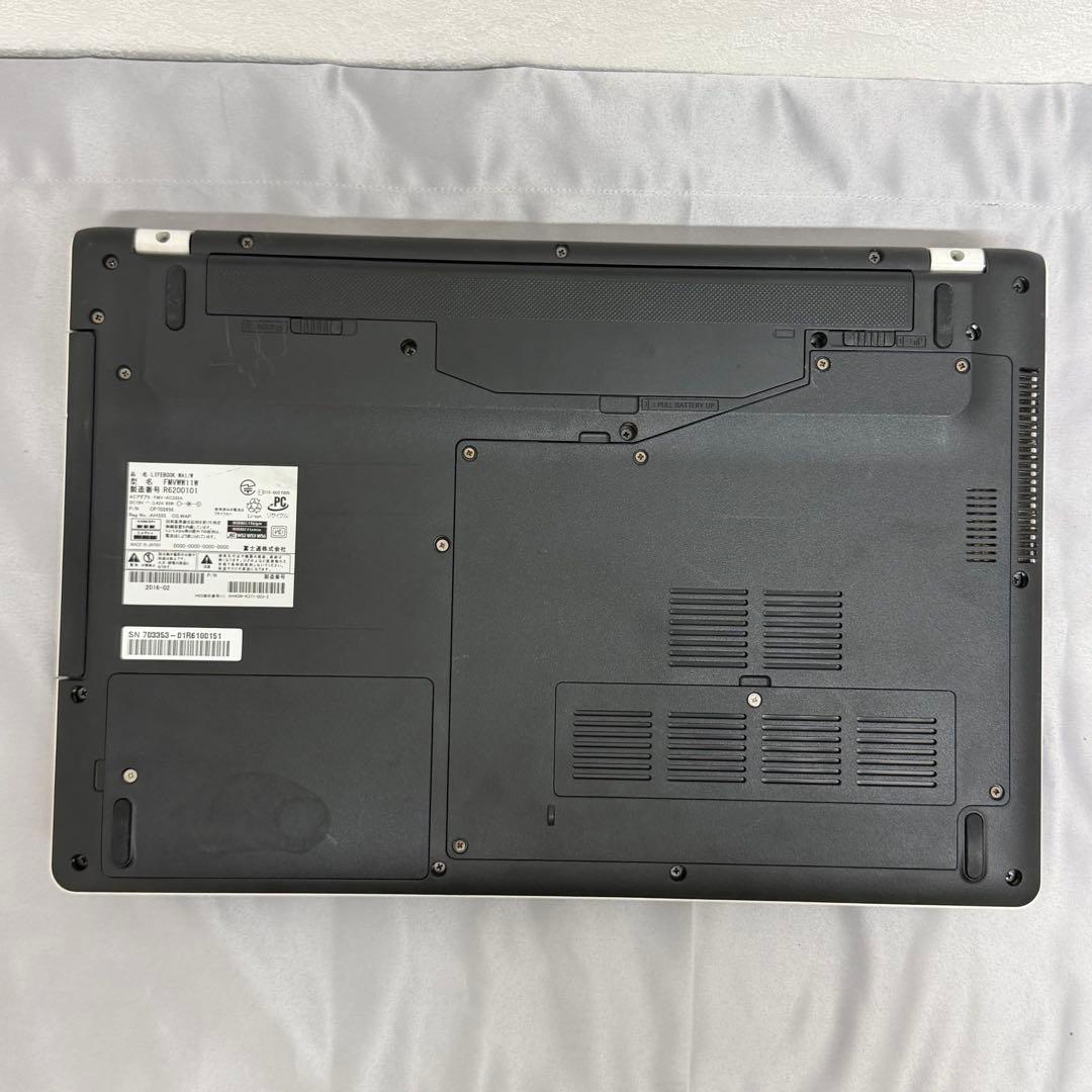 富士通 LIFEBOOK 15.6インチ ホワイトノートPC