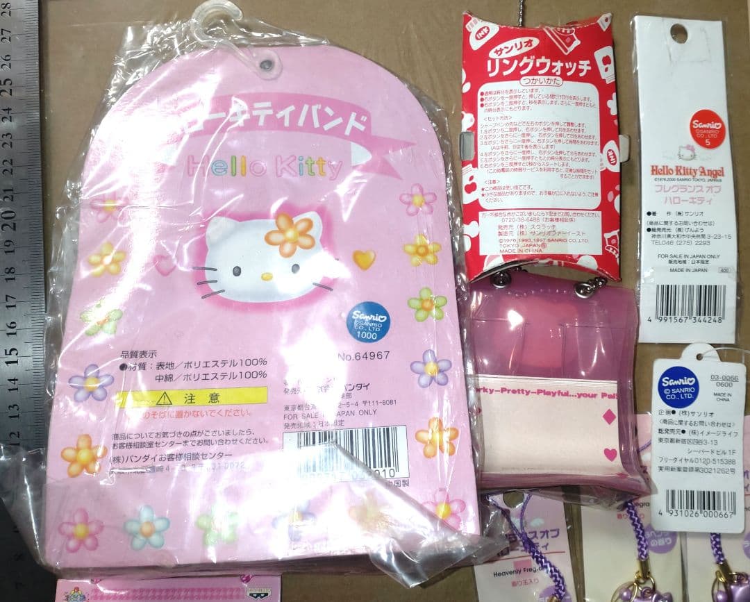ハローキティ　キーホルダー　ストラップ　トラベルセット　バンド　他12点