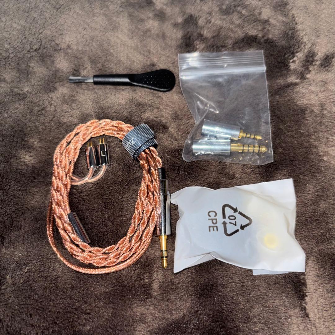 付属品完備　美品　EPZ K5 4BA+1DD MMCX リケーブル　イヤホン