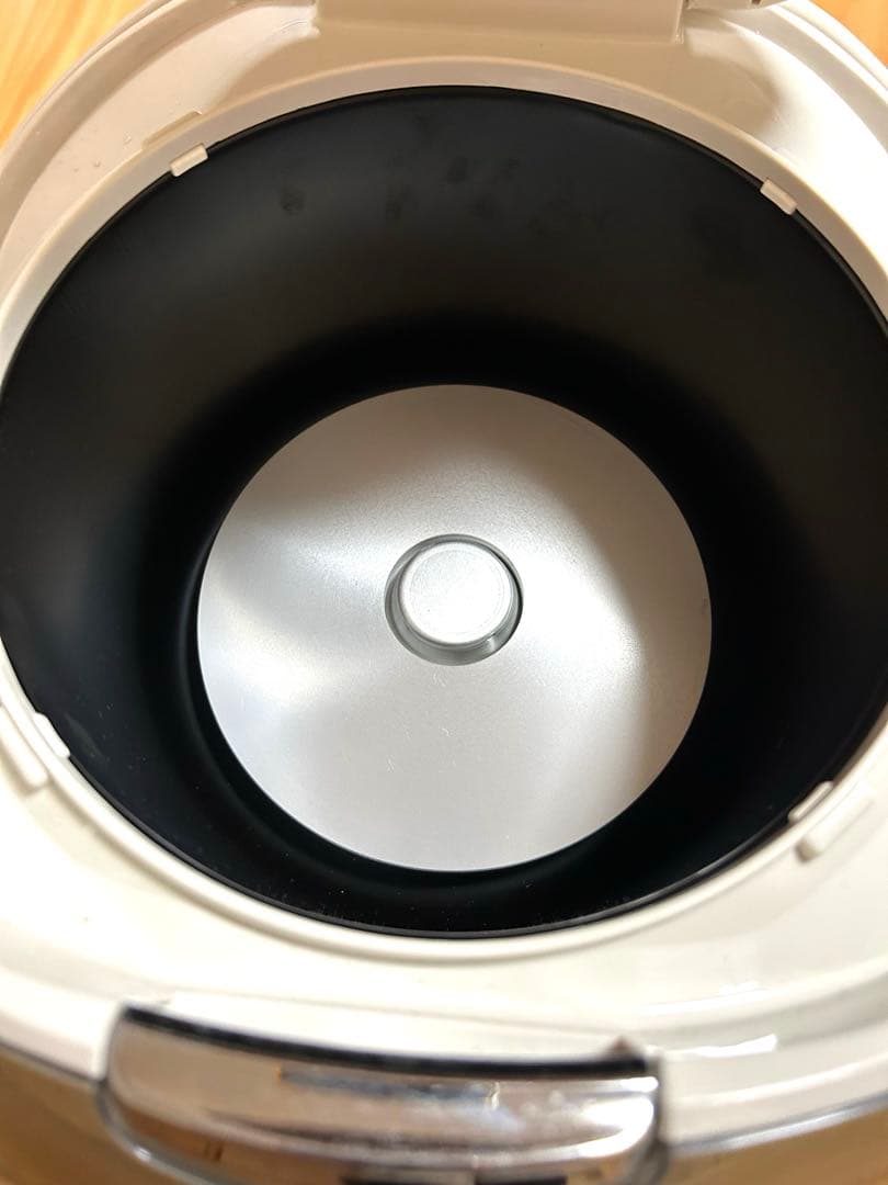 【新品 未使用】Panasonic SR-NF101 炊飯器 5合炊き　ベージュ