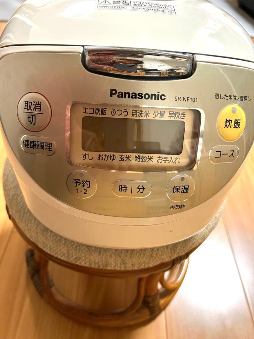 【新品 未使用】Panasonic SR-NF101 炊飯器 5合炊き　ベージュ