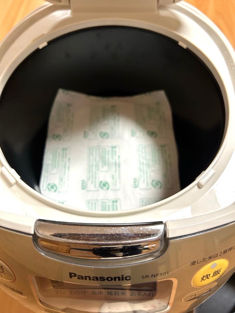 【新品 未使用】Panasonic SR-NF101 炊飯器 5合炊き　ベージュ