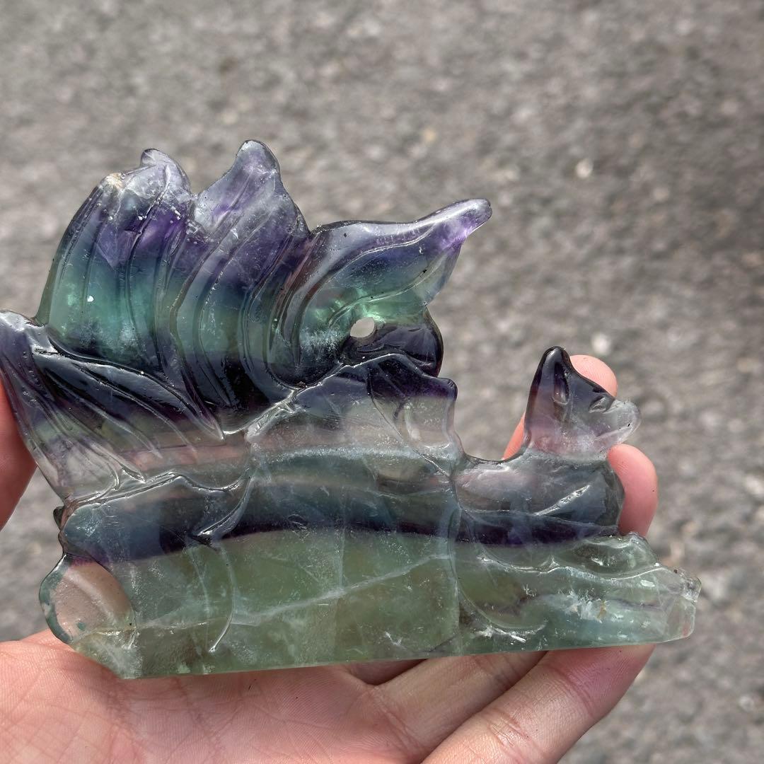 天然石フローライトの九尾狐　置物　ご購入前に在庫確認G.1415