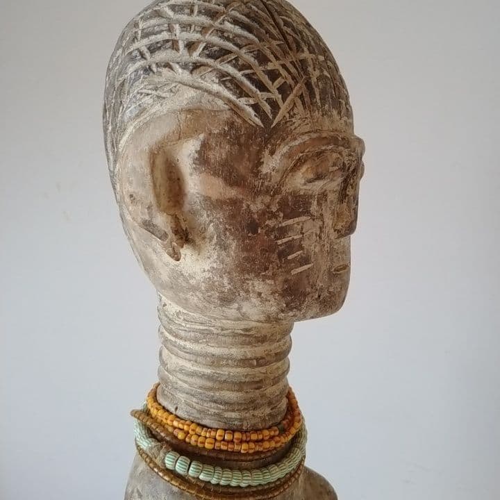 アフリカ　　木製人形型彫刻 ネックレス付き 　精霊　女性像