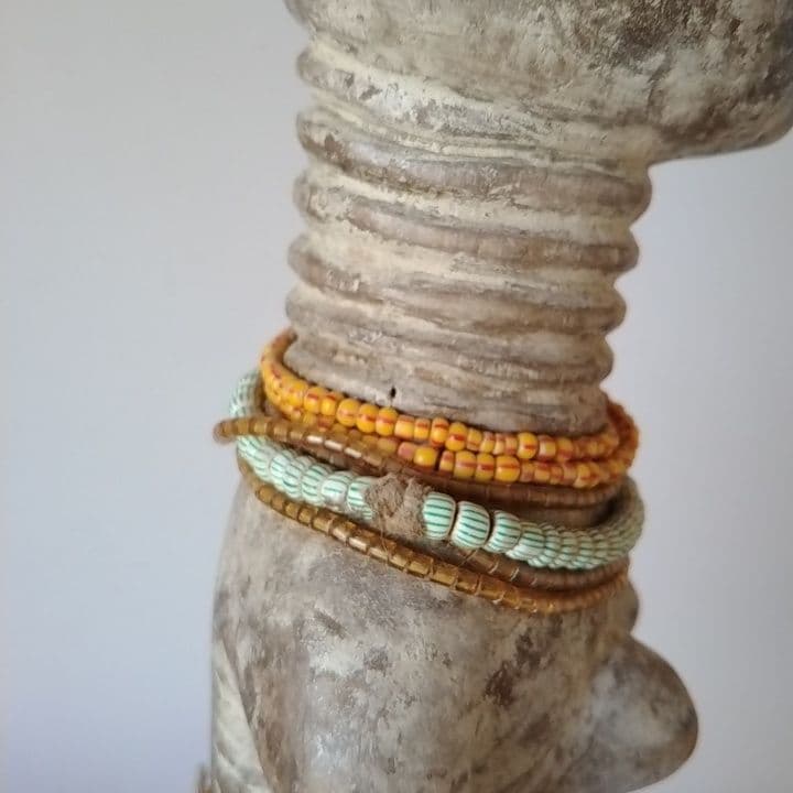 アフリカ　　木製人形型彫刻 ネックレス付き 　精霊　女性像