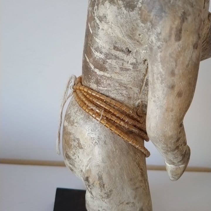 アフリカ　　木製人形型彫刻 ネックレス付き 　精霊　女性像