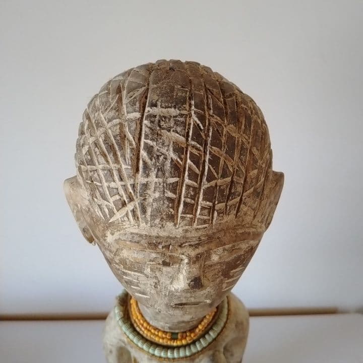 アフリカ　　木製人形型彫刻 ネックレス付き 　精霊　女性像