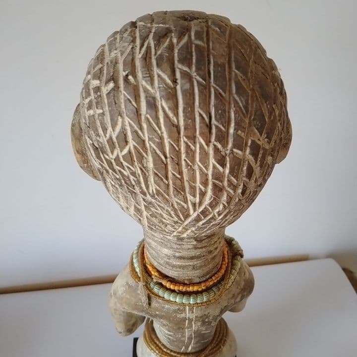 アフリカ　　木製人形型彫刻 ネックレス付き 　精霊　女性像