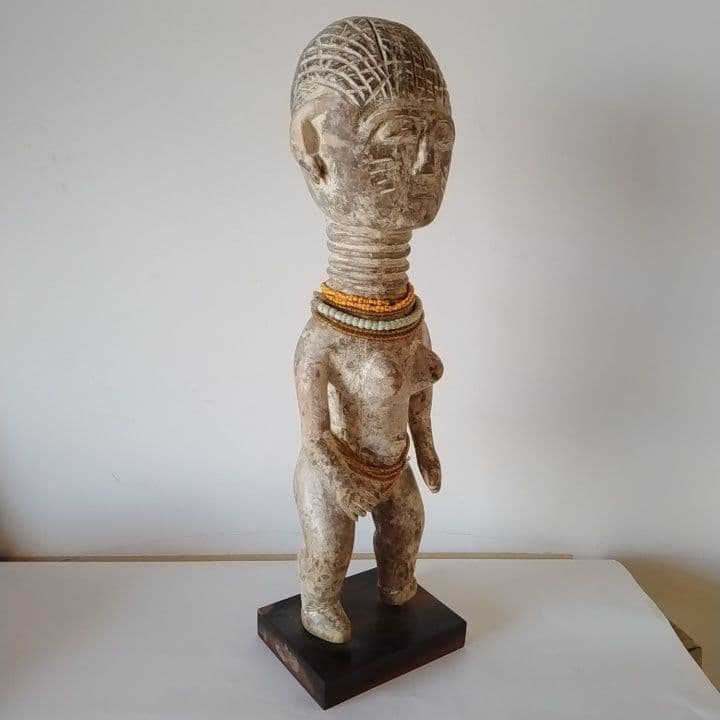 アフリカ　　木製人形型彫刻 ネックレス付き 　精霊　女性像