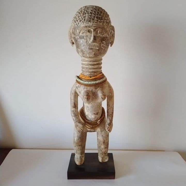 アフリカ　　木製人形型彫刻 ネックレス付き 　精霊　女性像