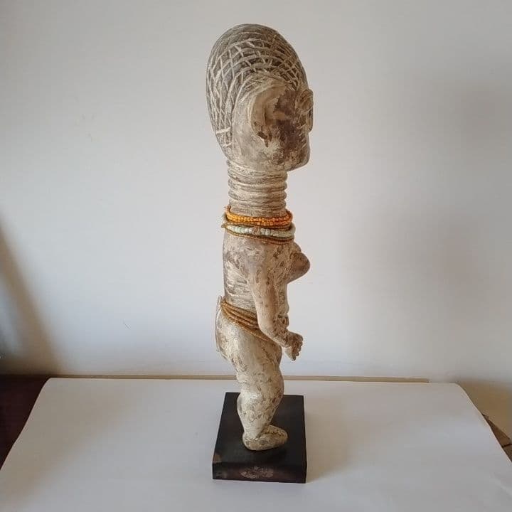 アフリカ　　木製人形型彫刻 ネックレス付き 　精霊　女性像