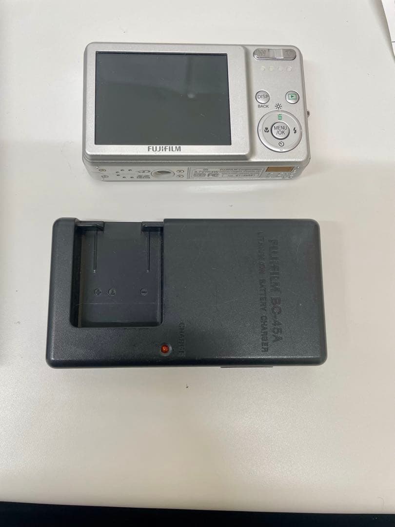 Fujifilm 8.2メガピクセル コンパクトデジタルカメラ
