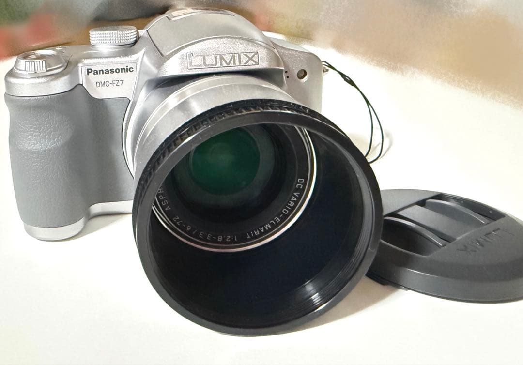 Panasonic DMC-FZ7 LUMIX デジタルカメラ ⭐️付属品付き