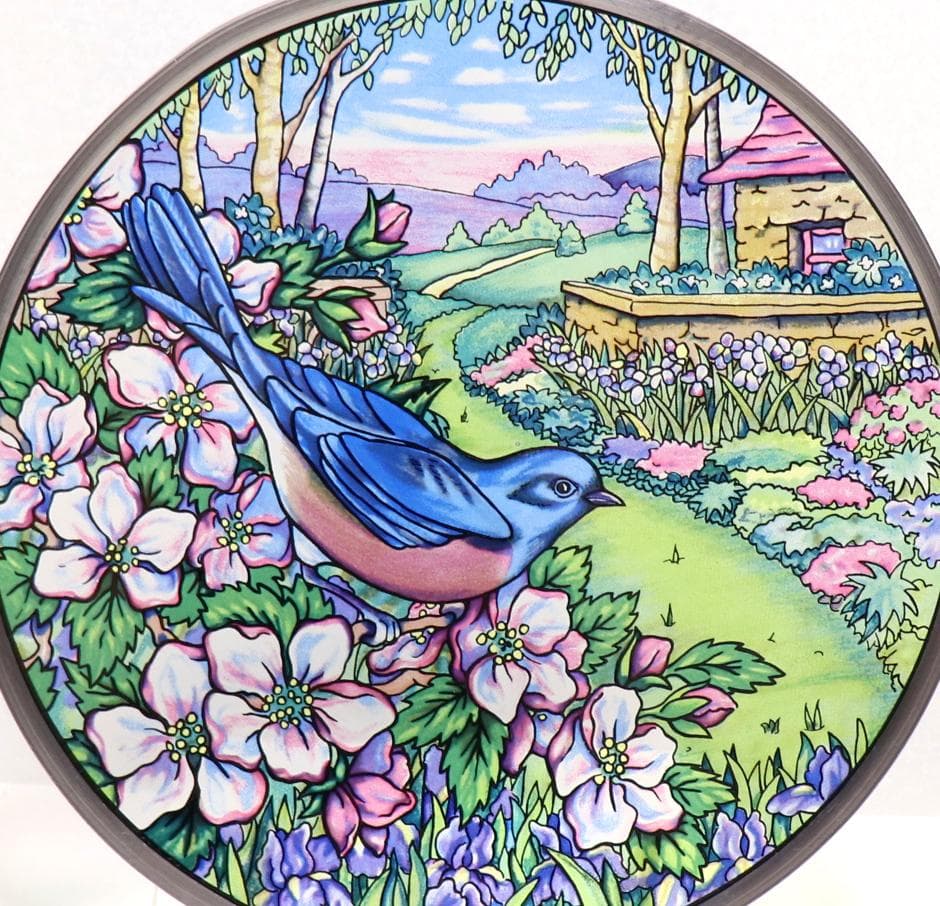 青いハチドリ パステルカラー ヴィンテージ ステンドグラス 鳥 ピンクの花畑風景