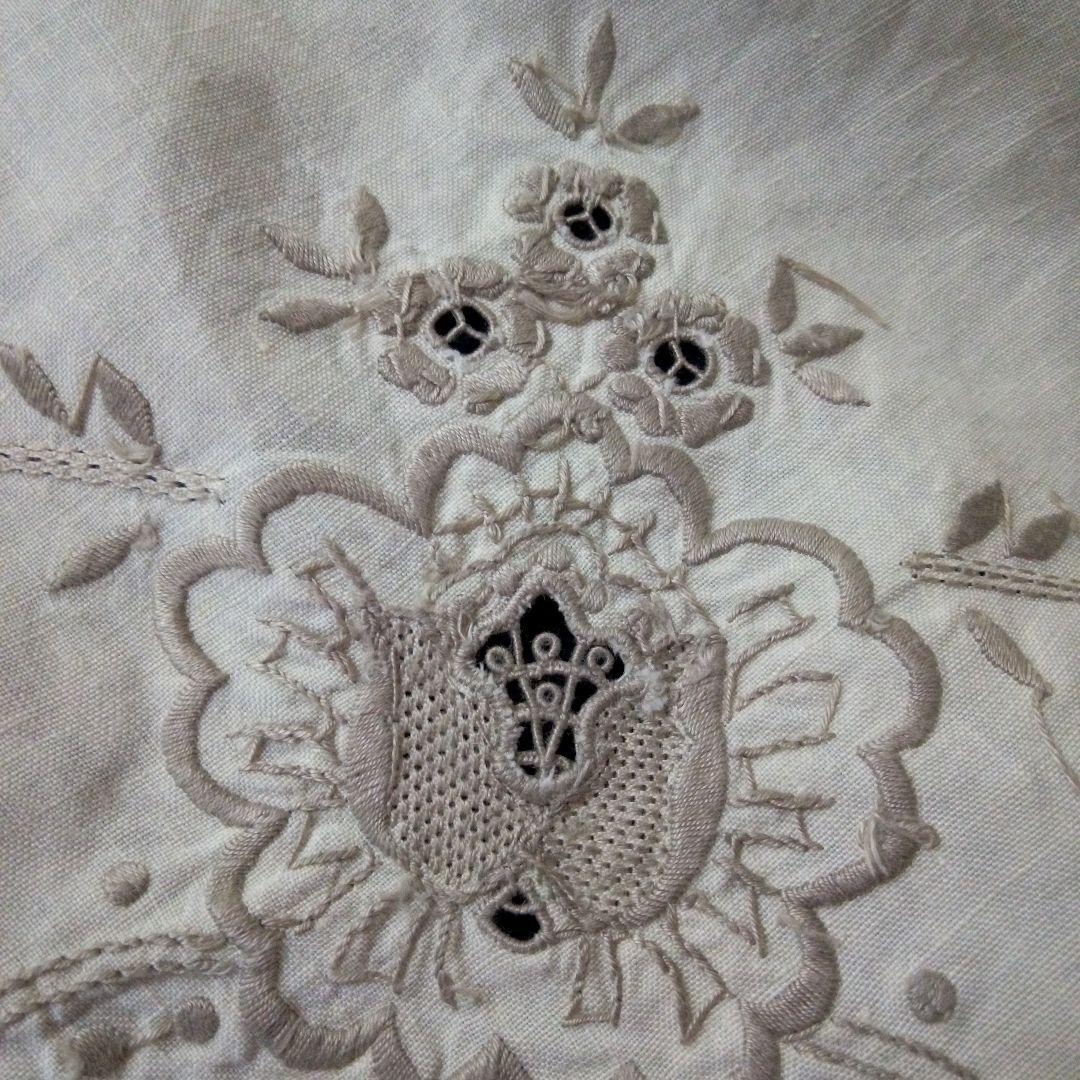 花柄刺繍 大判テーブルクロス 約125×125(中央採寸)