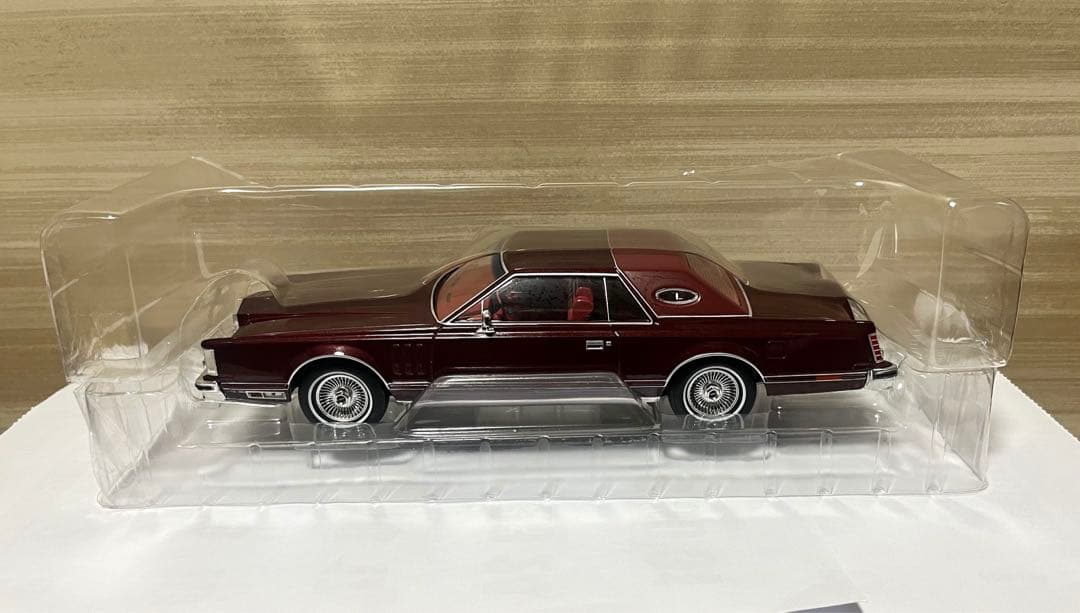 MCG 1/18 リンカーン コンチネンタル マークV