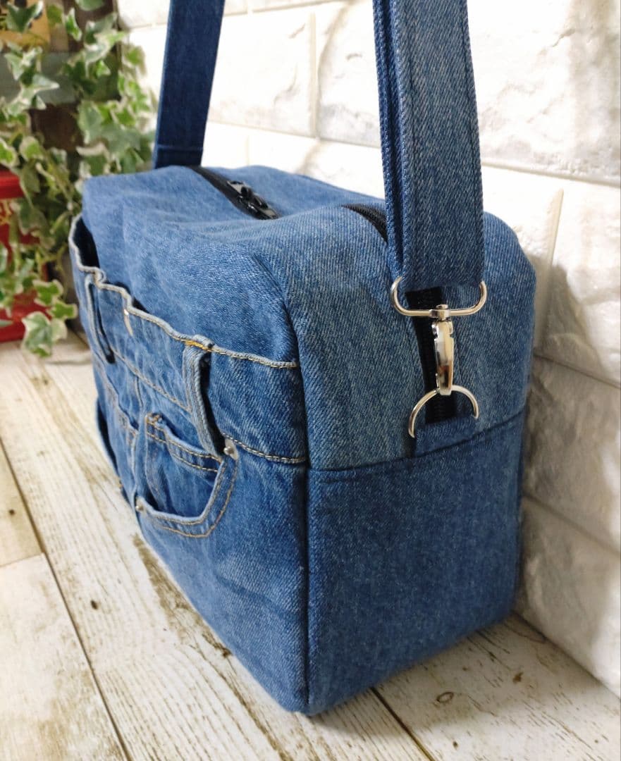 ママ✽デニムリメイク✽ボストン型ショルダーバッグ✽Mサイズ[ハンドメイド]