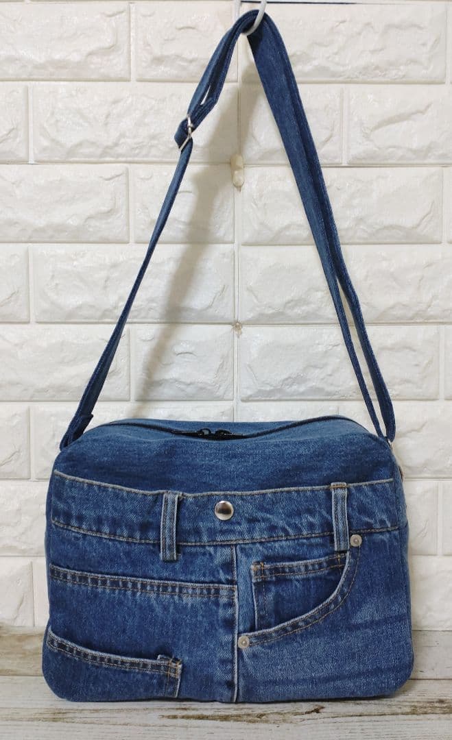 ママ✽デニムリメイク✽ボストン型ショルダーバッグ✽Mサイズ[ハンドメイド]