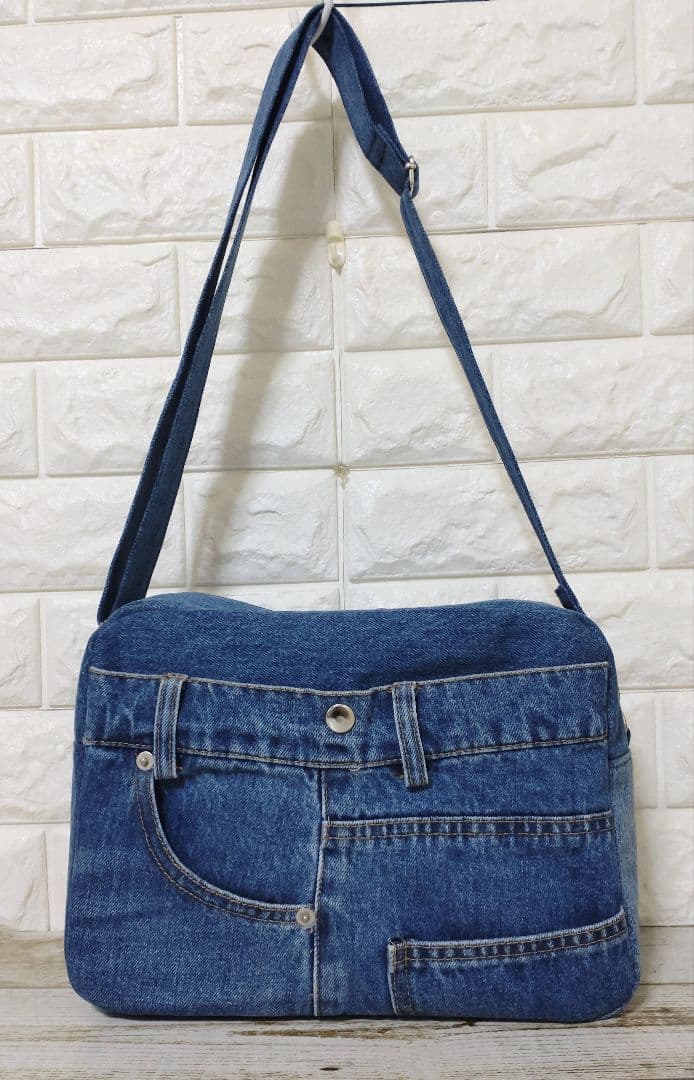 ママ✽デニムリメイク✽ボストン型ショルダーバッグ✽Mサイズ[ハンドメイド]