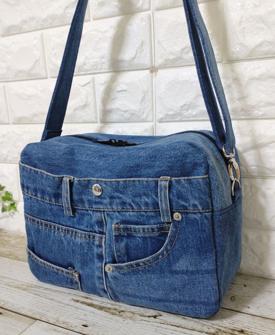 ママ✽デニムリメイク✽ボストン型ショルダーバッグ✽Mサイズ[ハンドメイド]