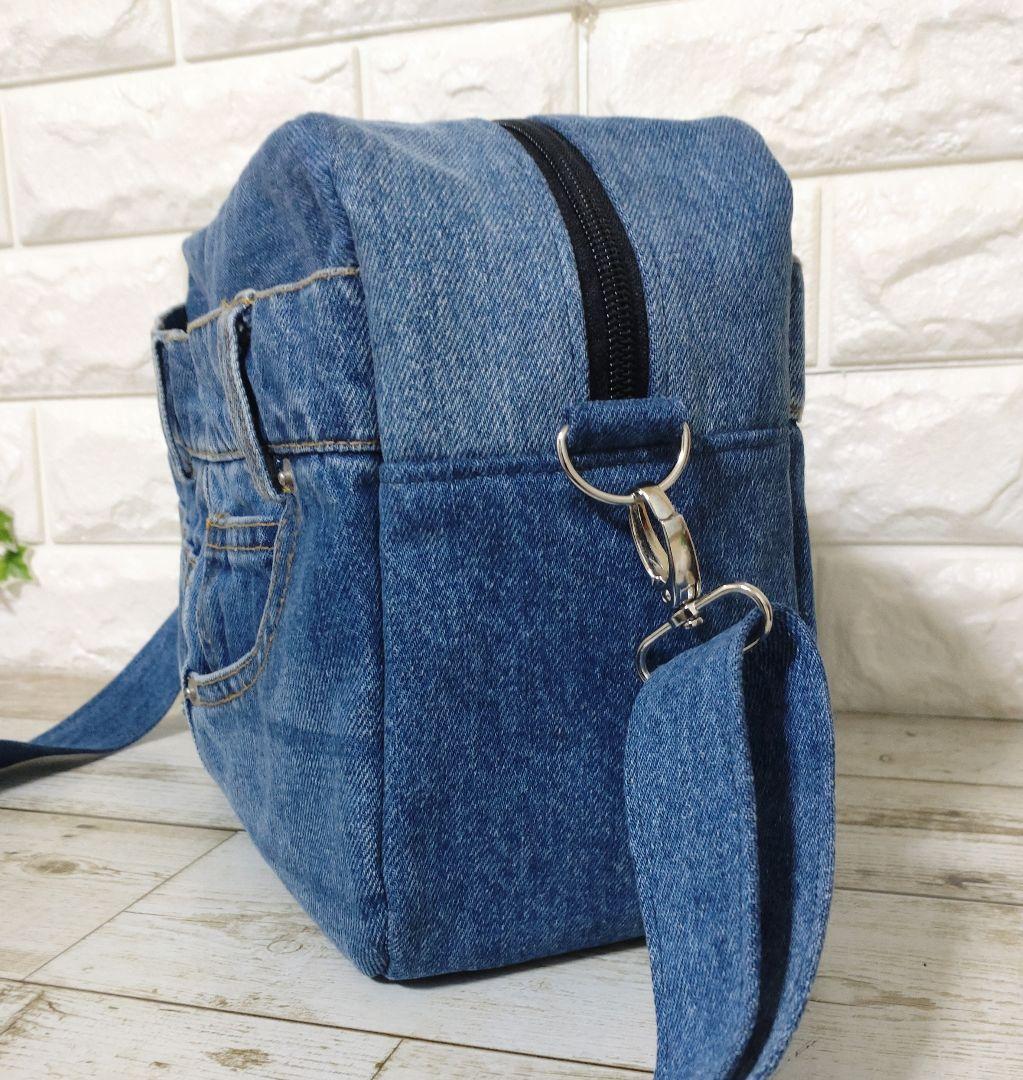 ママ✽デニムリメイク✽ボストン型ショルダーバッグ✽Mサイズ[ハンドメイド]