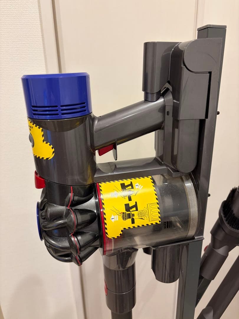 Dyson V7 Slim 掃除機 付属品付き　専用スタンド付き