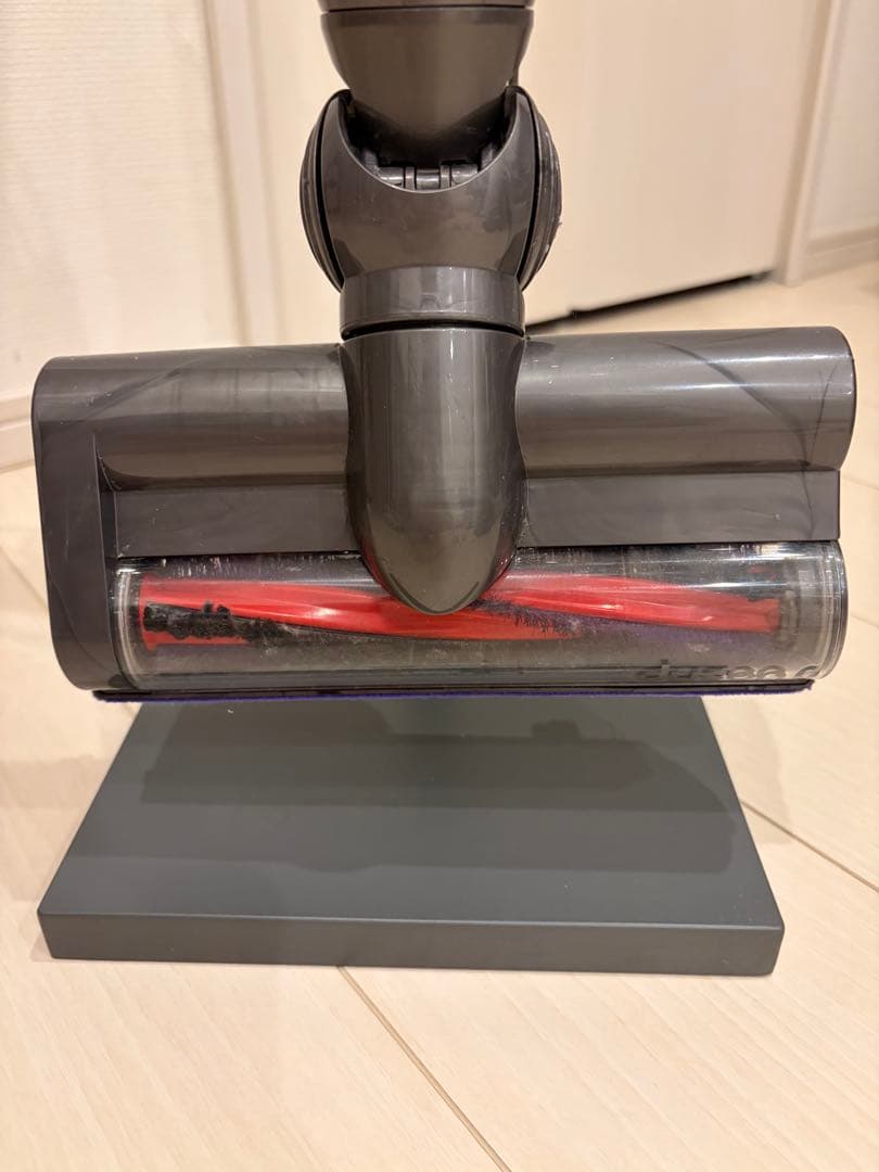 Dyson V7 Slim 掃除機 付属品付き　専用スタンド付き