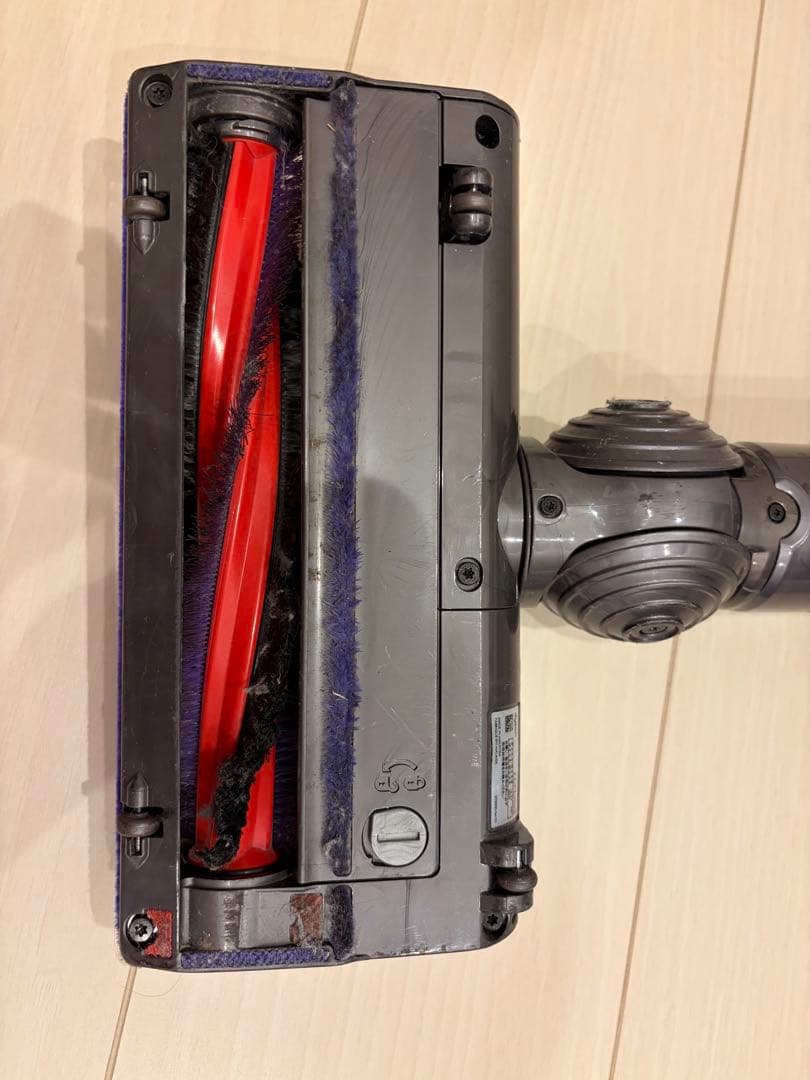 Dyson V7 Slim 掃除機 付属品付き　専用スタンド付き