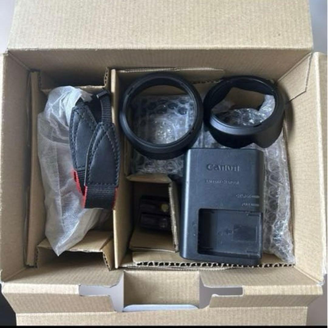 【土日限定値引中】美品 Canon EOS M10 ホワイト レンズ2本付き