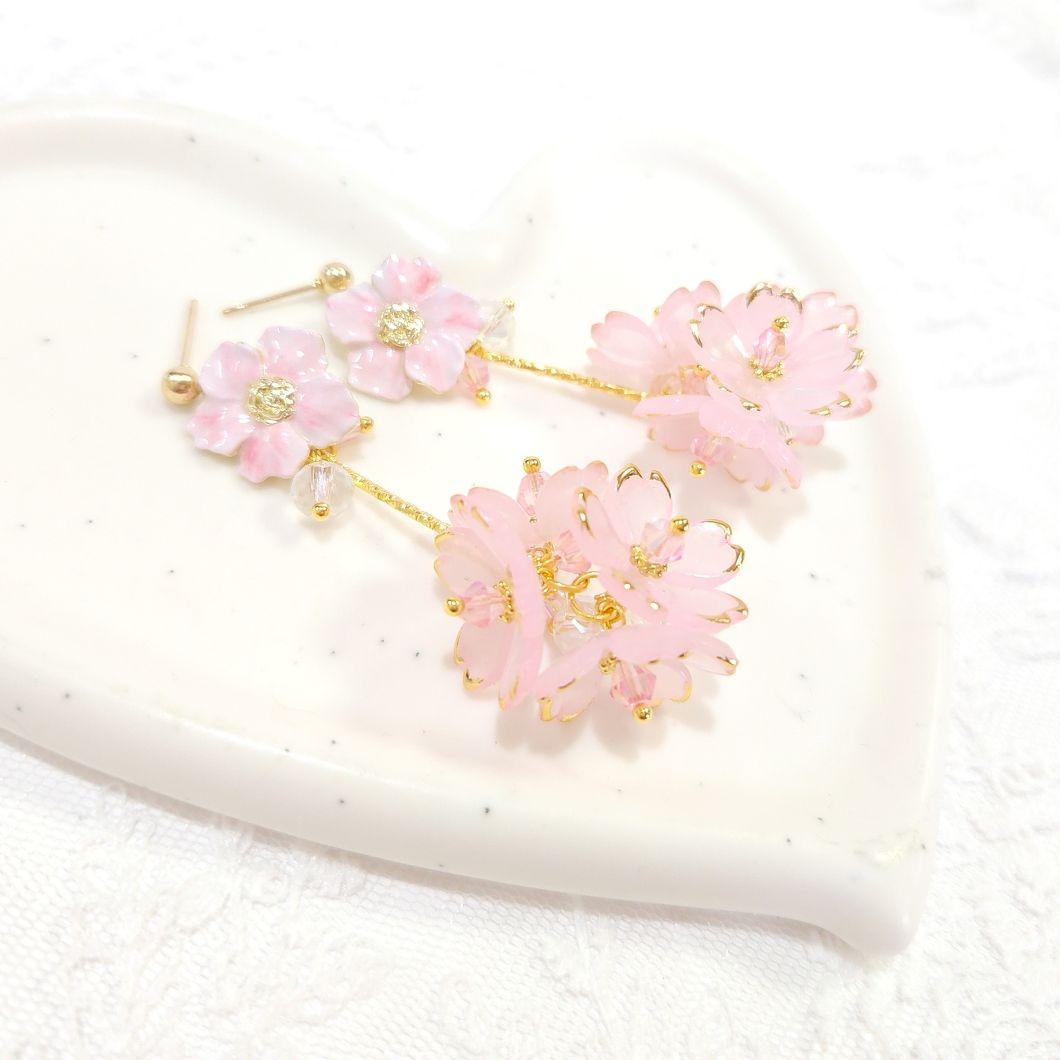 再販❣️春爛漫❀桜ピンクのエナメルフラワーとゆらゆら桜ブーケピアス❀