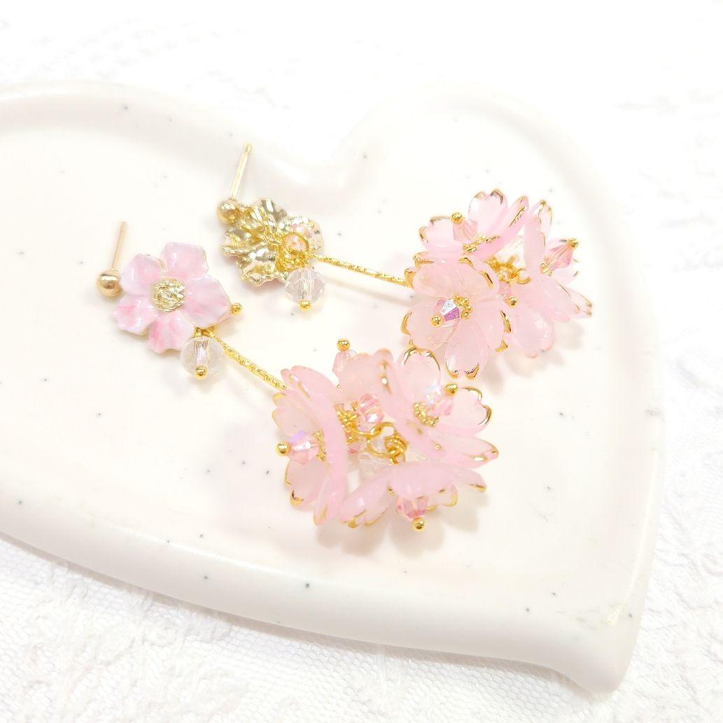 再販❣️春爛漫❀桜ピンクのエナメルフラワーとゆらゆら桜ブーケピアス❀