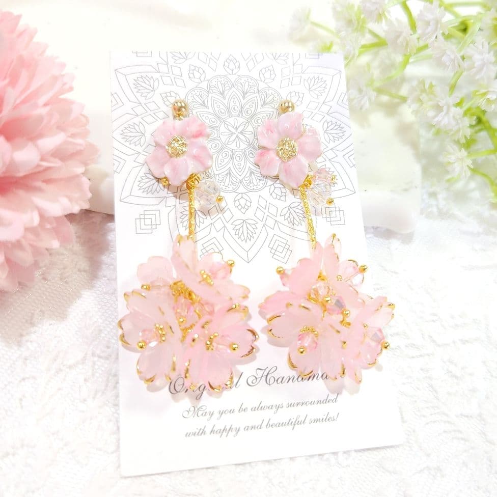 再販❣️春爛漫❀桜ピンクのエナメルフラワーとゆらゆら桜ブーケピアス❀
