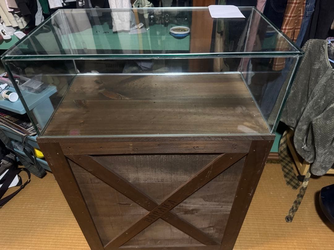 ガラスケース店舗用品？頼める便
