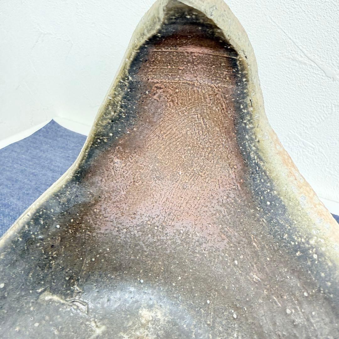 【名工】信楽焼 上田直方 造 矢印刻印 変形花器 芸術作品 陶印 骨董