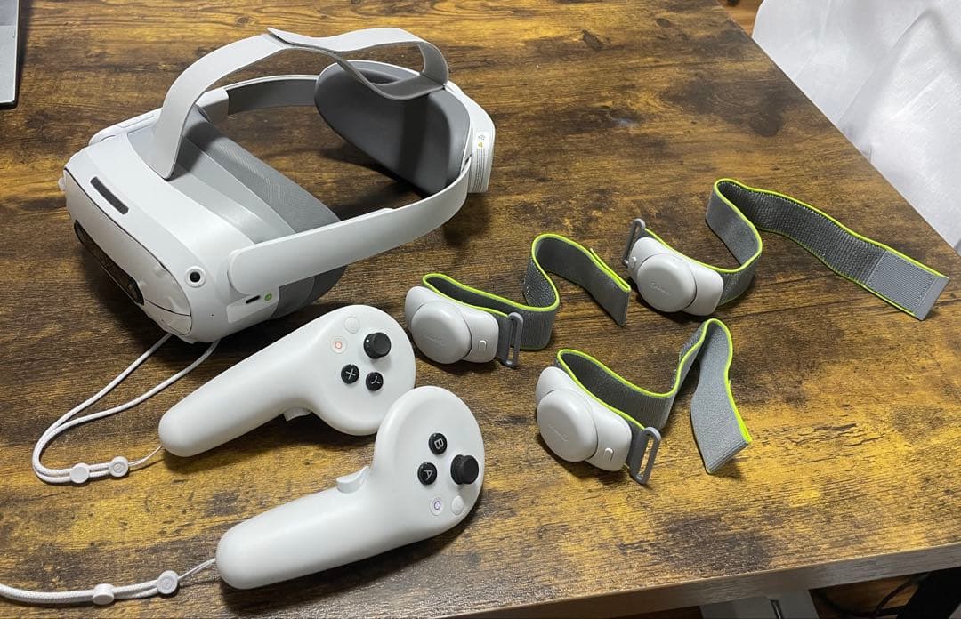 PICO4 Ultra VRヘッドセット ホワイト コントローラー付き