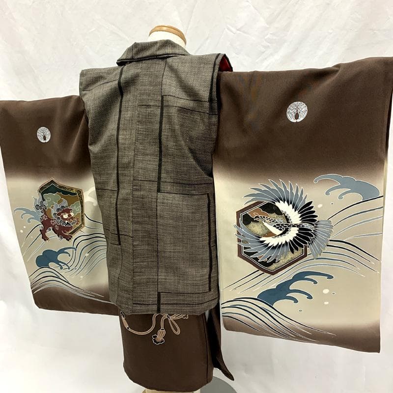 602ab48□七五三 三歳 男児 着物&被布&長襦袢 大島紬 五つ紋 兜□美品