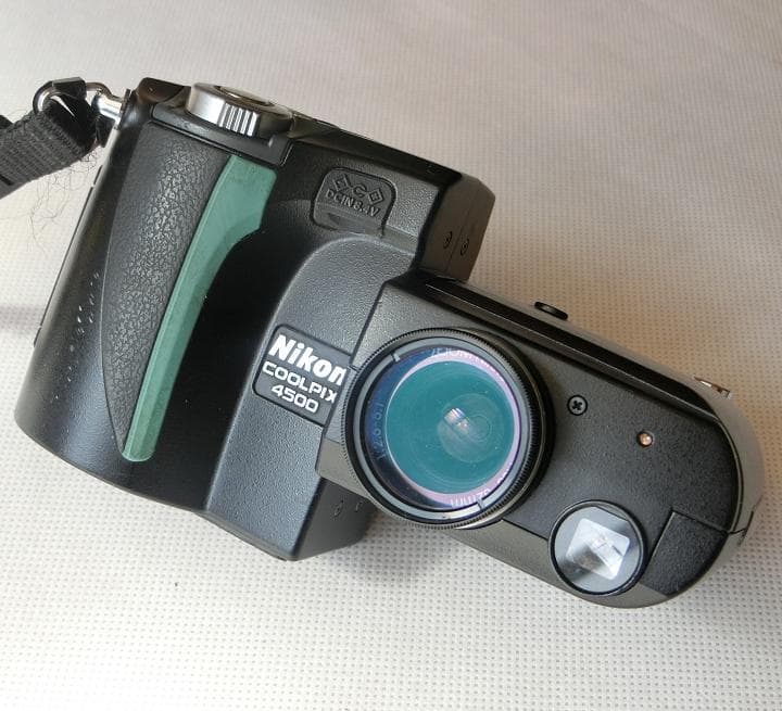 【バッテリー新品】Nikon COOLPIX 4500【400万画素】