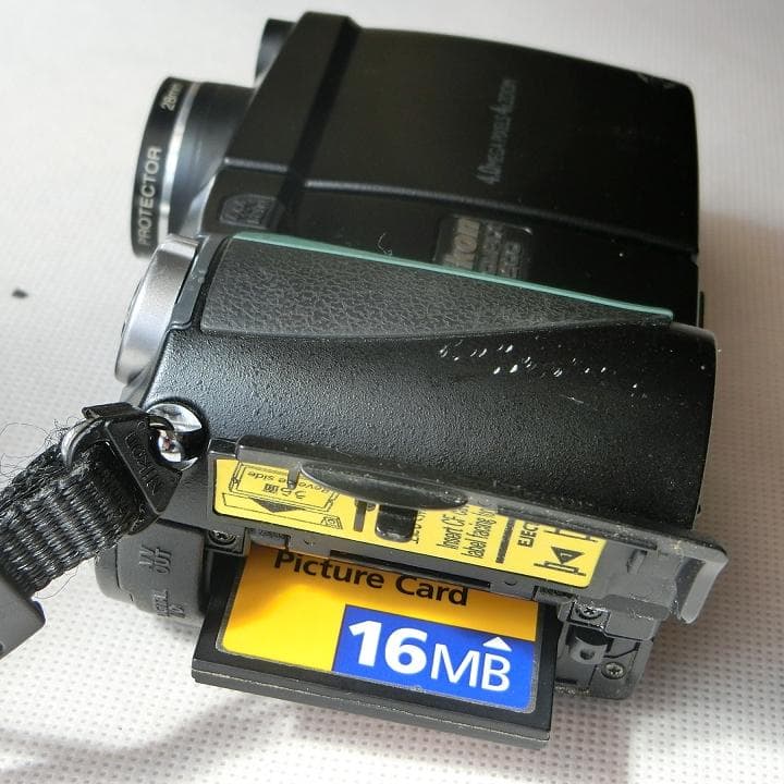 【バッテリー新品】Nikon COOLPIX 4500【400万画素】